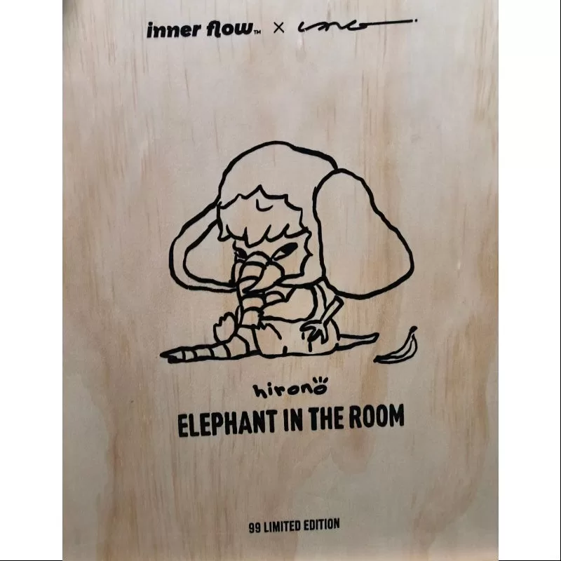 Escultura artística de Hirono “Elefante en la habitación”, versión grande, 2023, edición limitada