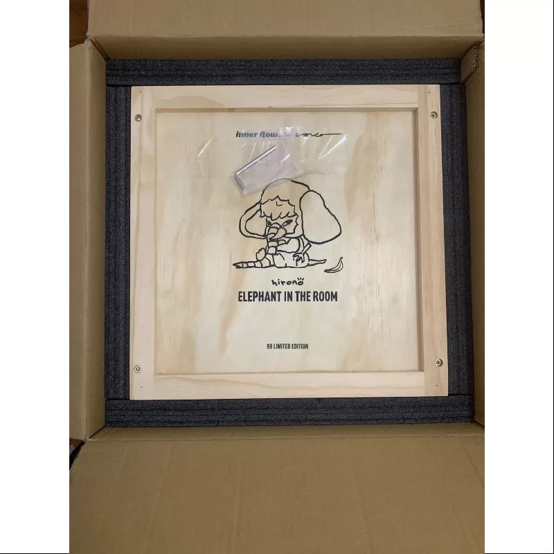Escultura artística de Hirono “Elefante en la habitación”, versión grande, 2023, edición limitada Escultura artística de Hirono “Elefante en la habitación”, versión grande, 2023, edición limitada