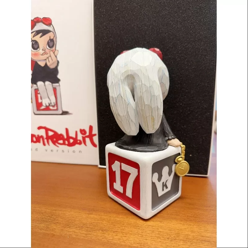 Estatua del 17.º aniversario de MOLLY x Silent Trick The Moon Rabbit Red 2023 LIMITADA Estatua del 17.º aniversario de MOLLY x Silent Trick The Moon Rabbit Red 2023 LIMITADA