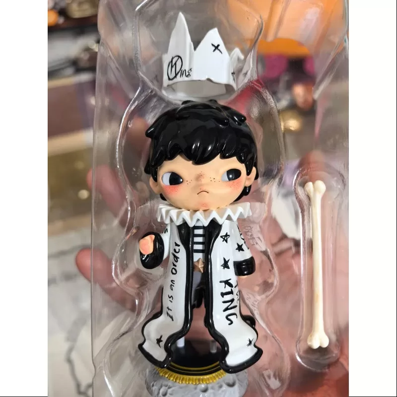 Figura Hirono x Le Petit Prince El Rey 2024 Francia Limitada Figura Hirono x Le Petit Prince El Rey 2024 Francia Limitada