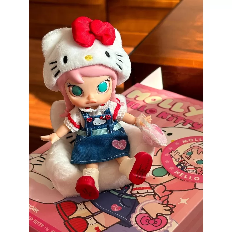 Figura de acción de MOLLY x Hello Kitty Figura de acción de MOLLY x Hello Kitty
