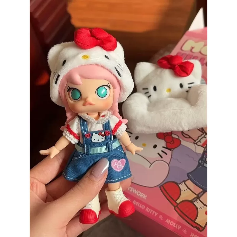 Figura de acción de MOLLY x Hello Kitty Figura de acción de MOLLY x Hello Kitty