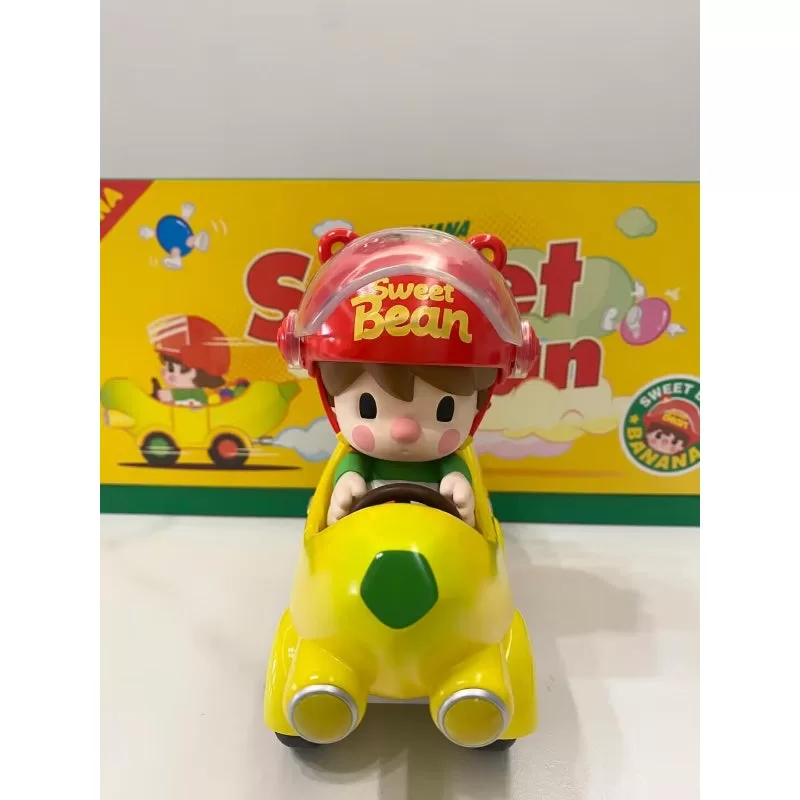 Figura de coche de chocolate con plátano y frijoles dulces