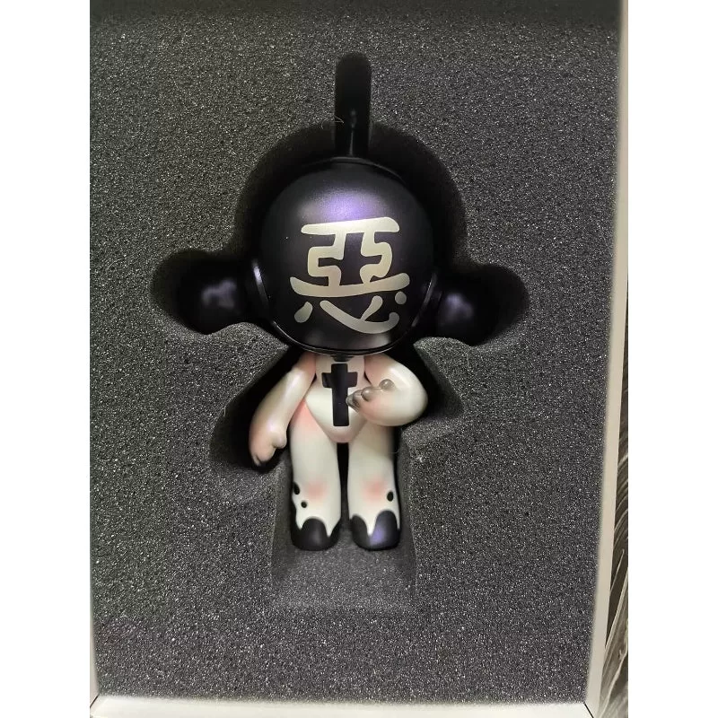 Figura de edición limitada de Skullpanda Baby Evil Girl Figura de edición limitada de Skullpanda Baby Evil Girl