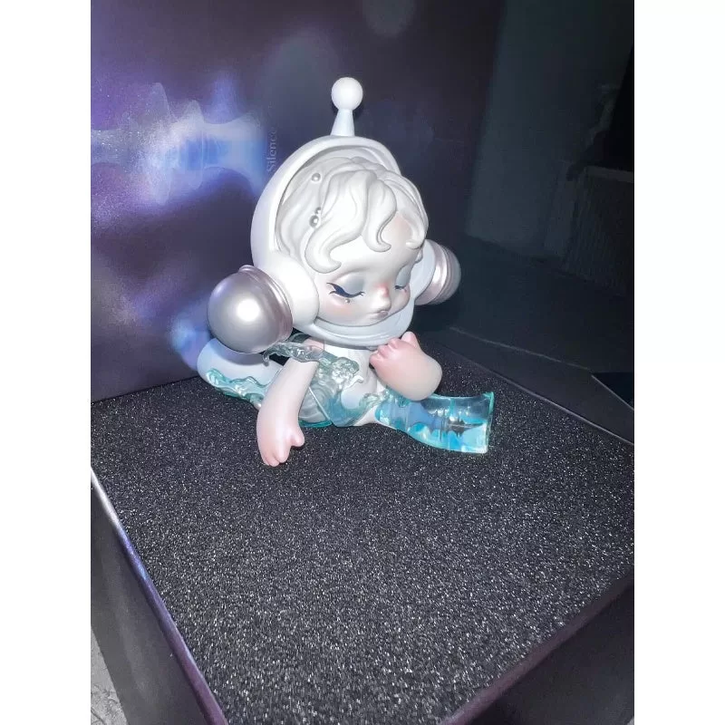 Figura de edición limitada de Skullpanda Baby In Silence Figura de edición limitada de Skullpanda Baby In Silence