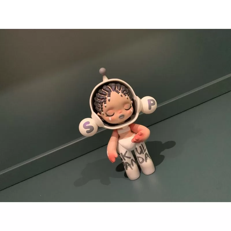 Figura de edición limitada de Skullpanda Baby White Yo Figura de edición limitada de Skullpanda Baby White Yo