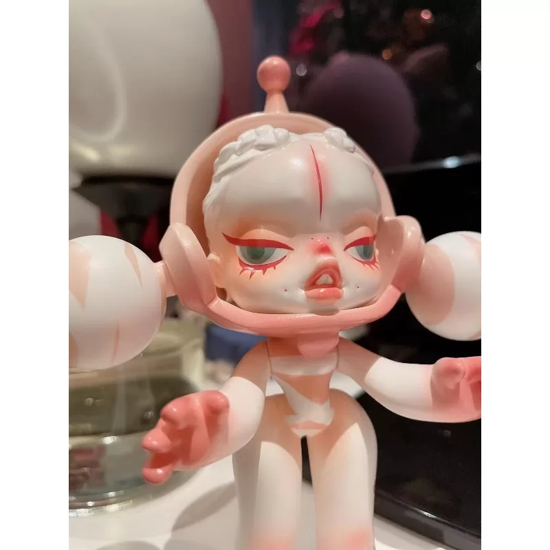 Figura de edición limitada de Skullpanda Salomé Figura de edición limitada de Skullpanda Salomé
