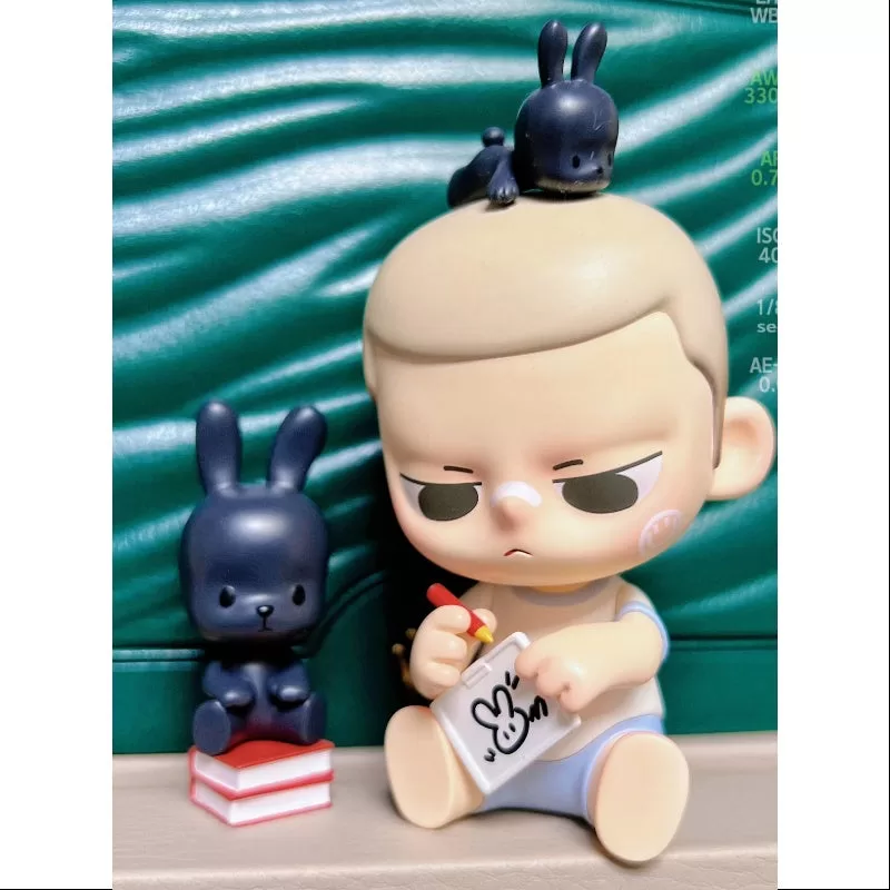 Figura de juguete de arte KUBO Little Painter (edición limitada de 2022) Figura de juguete de arte KUBO Little Painter (edición limitada de 2022)