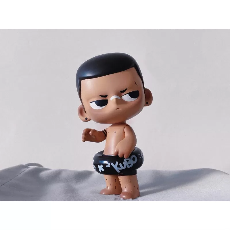 Figura de juguete de arte KUBO Swim Ring negra (edición limitada de 2022) Figura de juguete de arte KUBO Swim Ring negra (edición limitada de 2022)