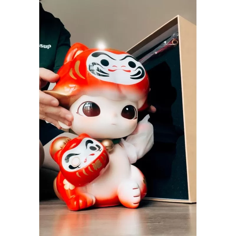 Figura limitada de DIMOO Maneki Neko Daruma (exclusivo de Shanghai PTS 2024) Figura limitada de DIMOO Maneki Neko Daruma (exclusivo de Shanghai PTS 2024)
