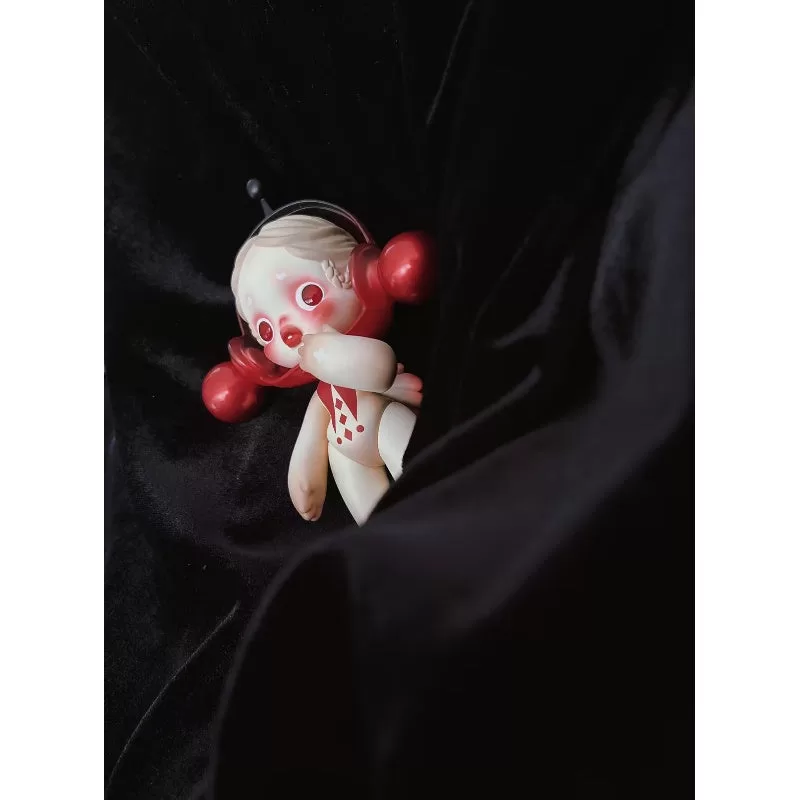 Figura limitada de Skullpanda Baby Lost Messenger