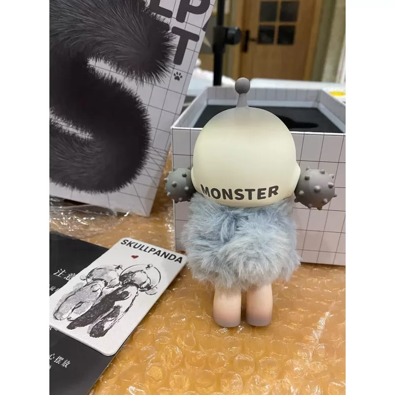 Figura limitada de Skullpanda Doggie Monster