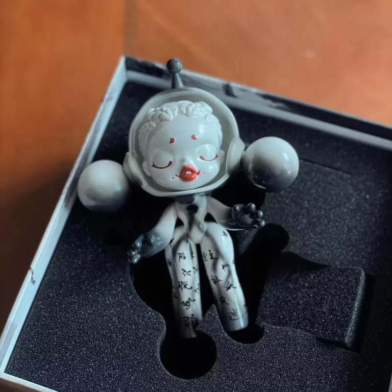 Figura limitada de Skullpanda sofocante Figura limitada de Skullpanda sofocante