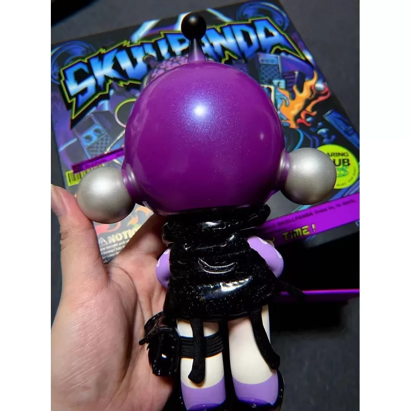 Figura limitada deslumbrante del OOTD de Skullpanda Figura limitada deslumbrante del OOTD de Skullpanda