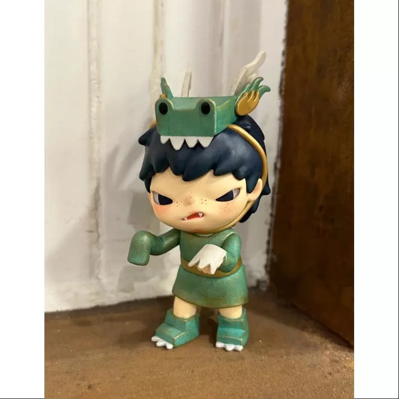 Hirono Pop Mart Loong presenta la serie Treasure Hirono PRANKSTER LOONG versión especial (1/144) Hirono Pop Mart Loong presenta la serie Treasure Hirono PRANKSTER LOONG versión especial (1/144)
