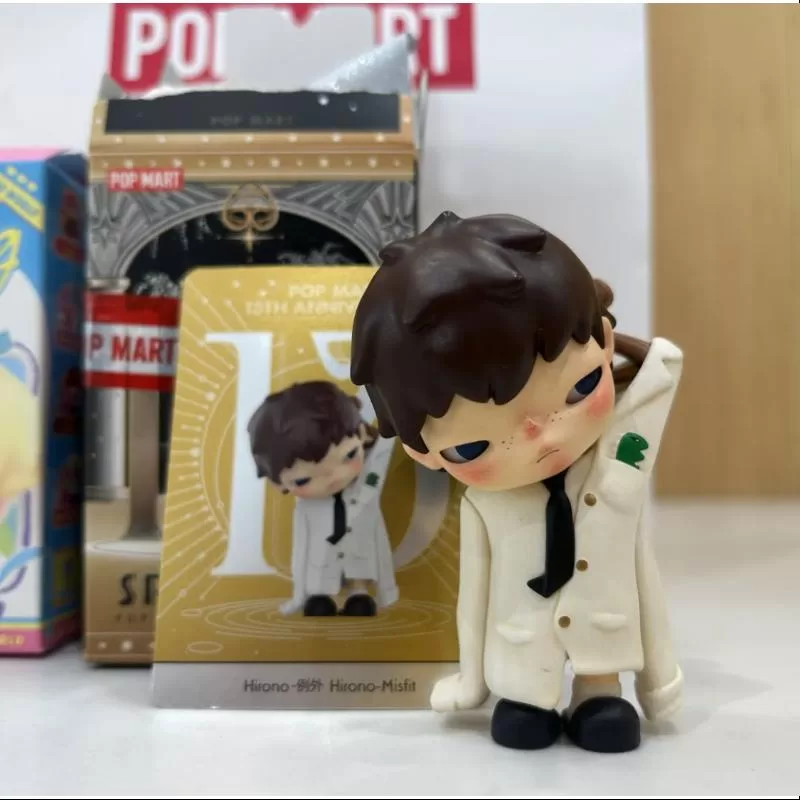 Hirono Spotlight Pop Mart Serie del 13º Aniversario Hirono Hirono Spotlight Pop Mart Serie del 13º Aniversario Hirono