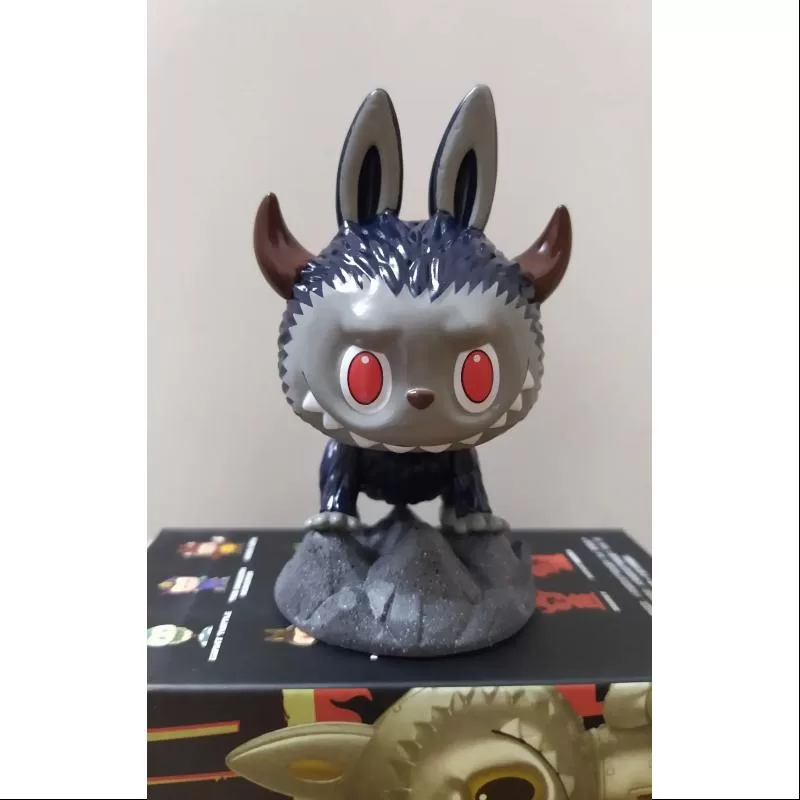 Labubu La Serie Monstruos Kaiju EL VOLCÁN KAIJU