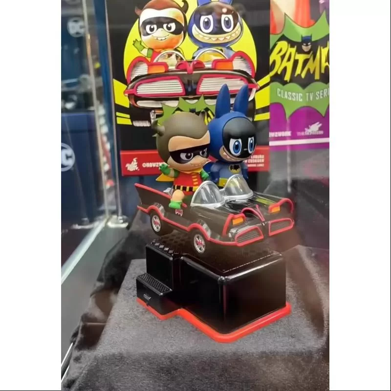 Labubu Los Monstruos Batman Labubu y Robin YAYA Rocking Car LIMITADO Labubu Los Monstruos Batman Labubu y Robin YAYA Rocking Car LIMITADO