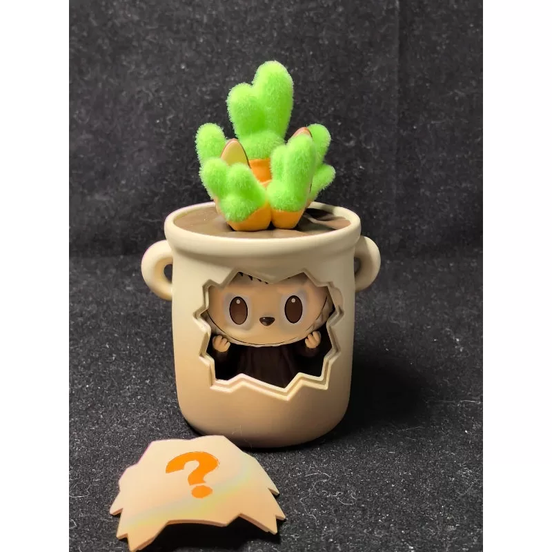 Labubu Los Monstruos Casi Ocultos Serie Maceta de Flores