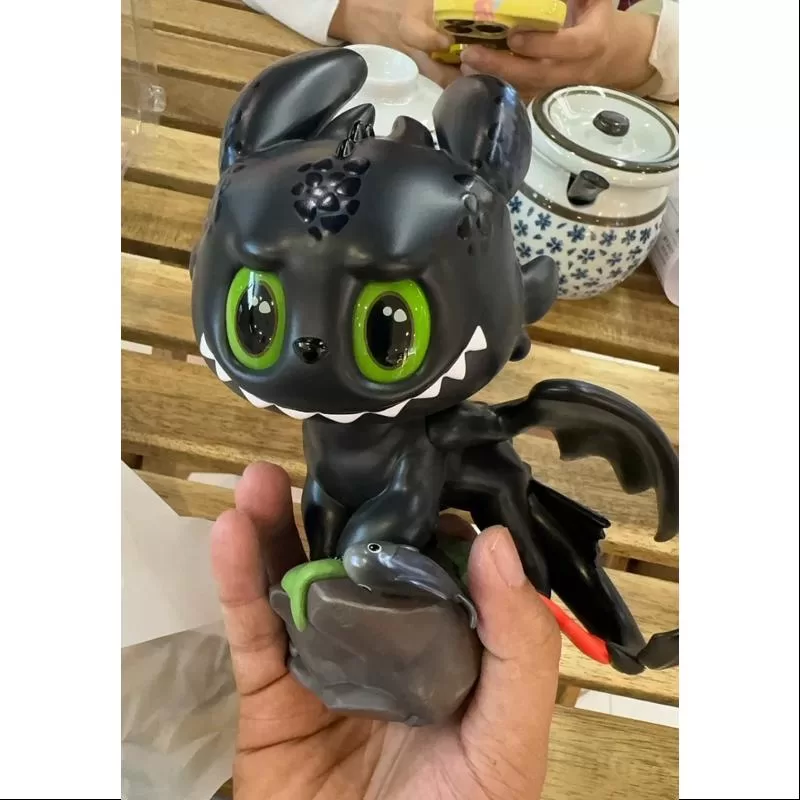 Labubu Los Monstruos Cómo Entrenar a tu Dragón Figura Negra LIMITADA Labubu Los Monstruos Cómo Entrenar a tu Dragón Figura Negra LIMITADA