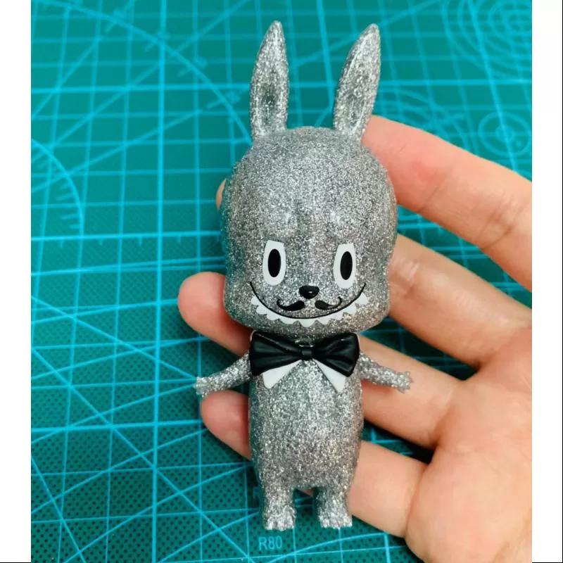 Labubu Los Monstruos Los Pequeños Monstruos Serie 2 Plata Brillante
