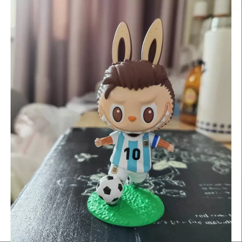 Labubu Los Monstruos Serie de Equipos de Fútbol de Argentina Lionel Messi Regateando