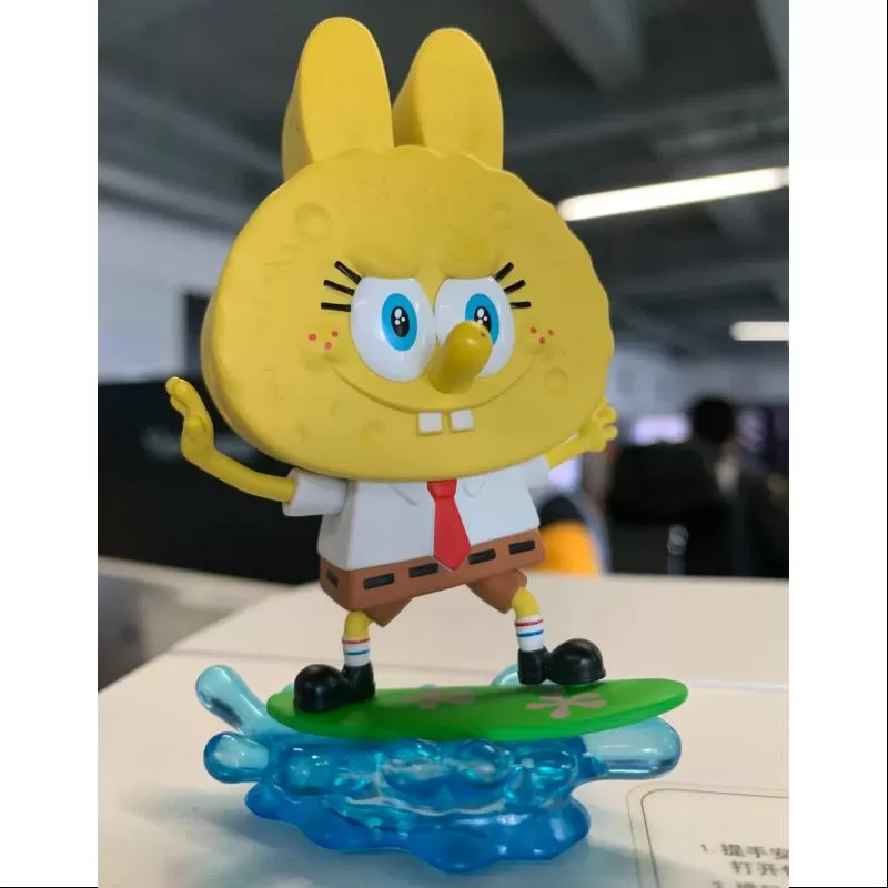 Labubu Los Monstruos x Bob Esponja Serie Surf