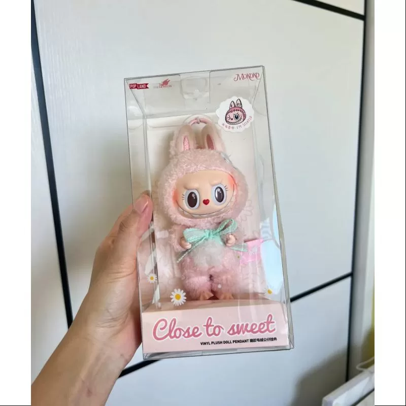 Labubu Mokoko – Muñeco de peluche de vinilo “Cerca de lo dulce”, edición limitada Labubu Mokoko – Muñeco de peluche de vinilo “Cerca de lo dulce”, edición limitada