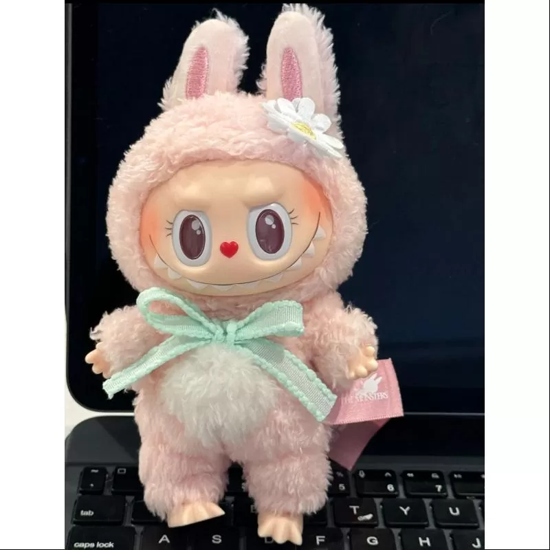 Labubu Mokoko – Muñeco de peluche de vinilo “Cerca de lo dulce”, edición limitada Labubu Mokoko – Muñeco de peluche de vinilo “Cerca de lo dulce”, edición limitada