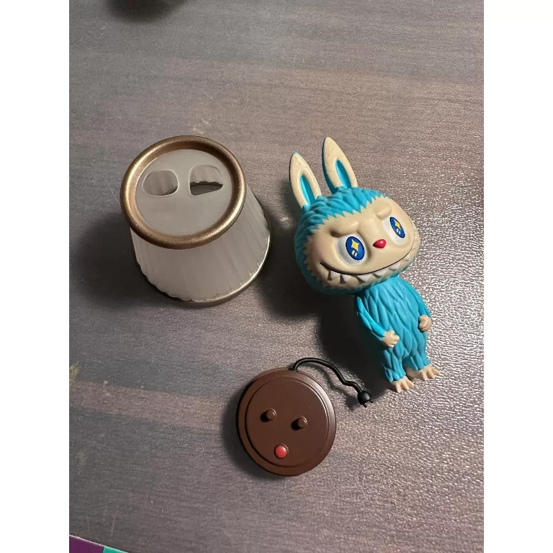 Lámpara Labubu Los Monstruos Casi Ocultos Lámpara Labubu Los Monstruos Casi Ocultos