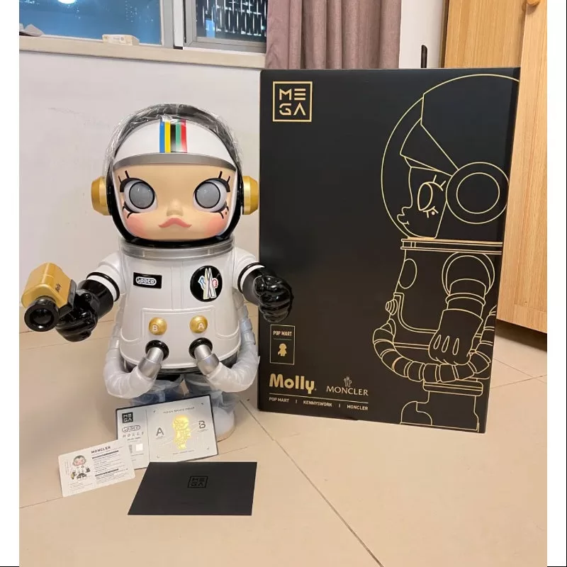MEGA SPACE MOLLY 1000% MONCLER 2022 LIMITADA MEGA SPACE MOLLY 1000% MONCLER 2022 LIMITADA