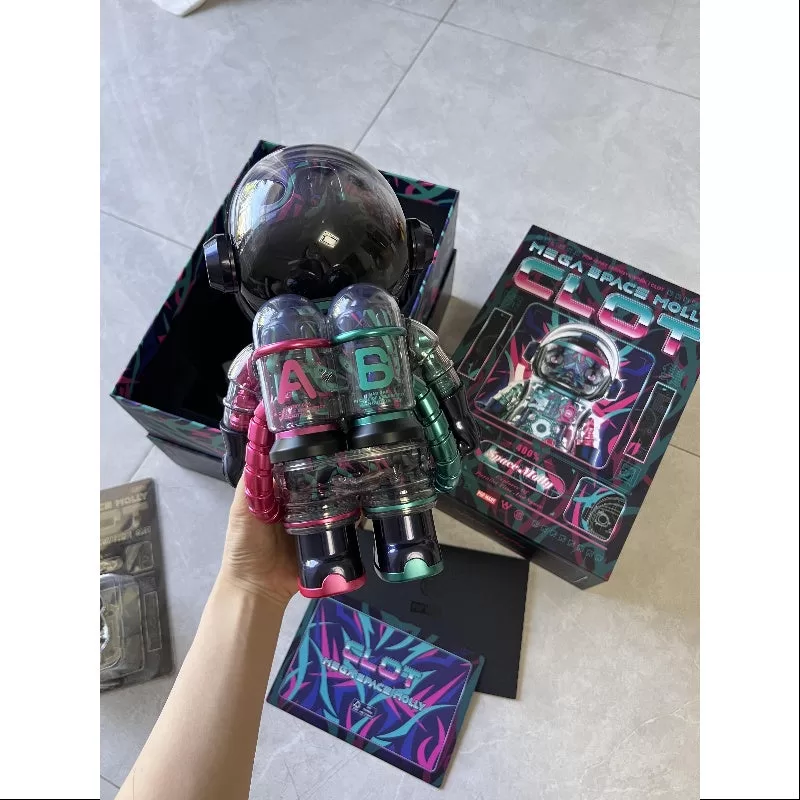 MEGA SPACE MOLLY 400% CLOT Magenta Alienegra 2024 Limitada MEGA SPACE MOLLY 400% CLOT Magenta Alienegra 2024 Limitada