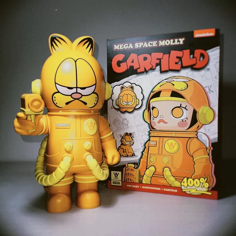 MEGA SPACE MOLLY 400% Garfield Modelo B 2024 LIMITADO