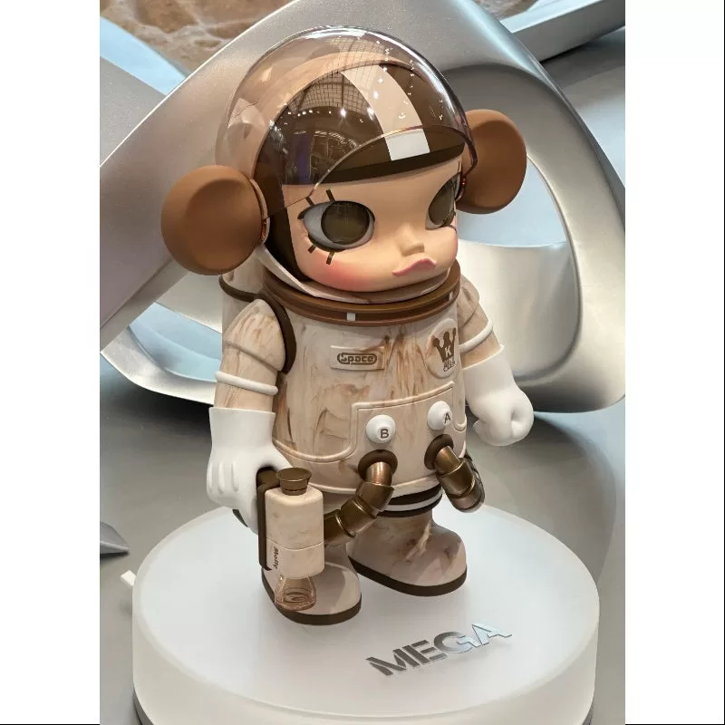 MEGA SPACE MOLLY 400% Mocha 2025 Edición Limitada MEGA SPACE MOLLY 400% Mocha 2025 Edición Limitada