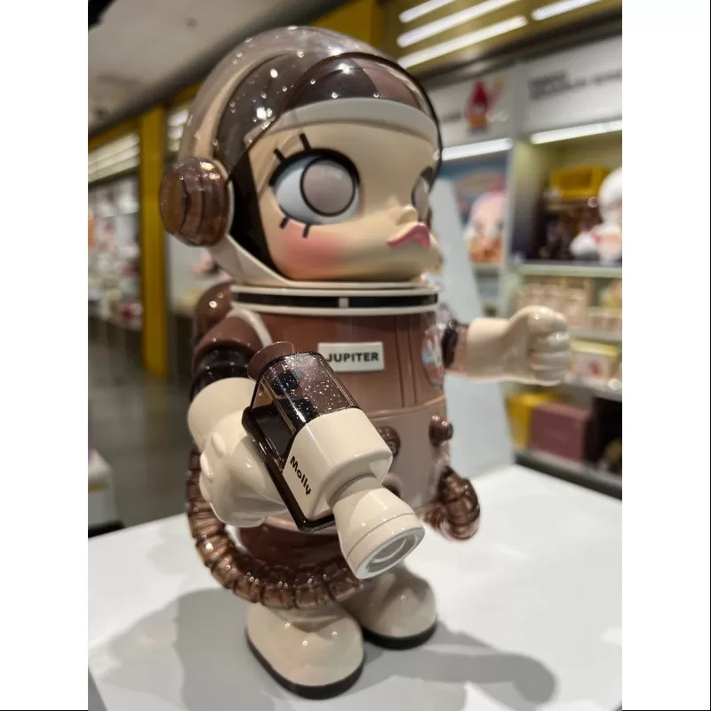 MEGA SPACE MOLLY 400% Mocha 2025 Edición Limitada MEGA SPACE MOLLY 400% Mocha 2025 Edición Limitada