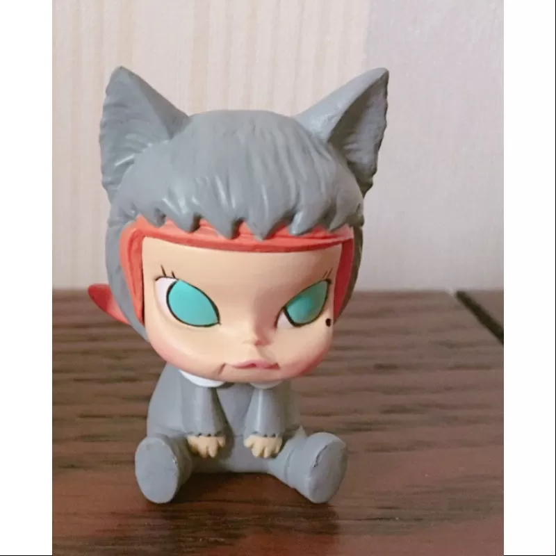 MOLLY Bebé Molly Serie 3 Hombre Lobo Gris