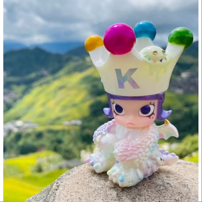 MOLLY X Instinctoy Mini Erosion Molly White Colorful 2017 Edición Limitada MOLLY X Instinctoy Mini Erosion Molly White Colorful 2017 Edición Limitada