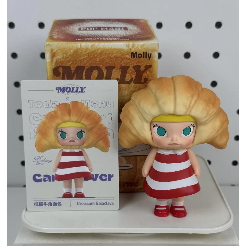 Pasamontañas de croissant de la serie “MOLLY Carb Lover Baking Time”
