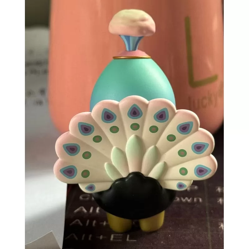 Serie Fiesta del Té Animal PUCKY Bebé Pavo Real Serie Fiesta del Té Animal PUCKY Bebé Pavo Real