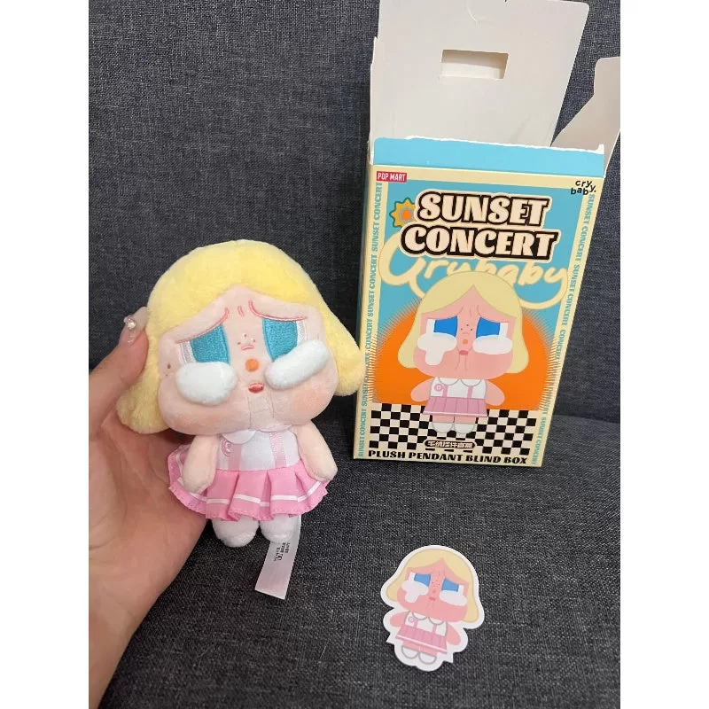 Serie de colgantes de peluche Crybaby Sunset Concert, color rosa y blanco