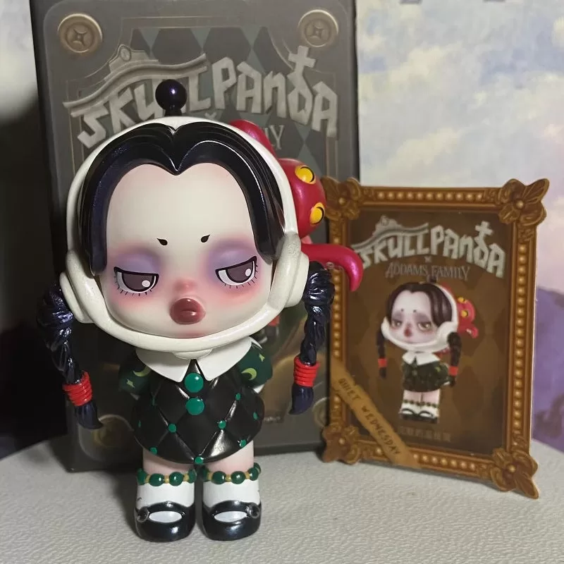 Skullpanda X La serie de la familia Addams Miércoles tranquilo